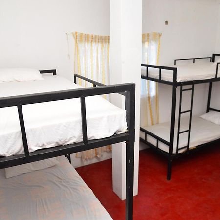 Lucky Beach Front Hostel Hikkaduwa Dış mekan fotoğraf